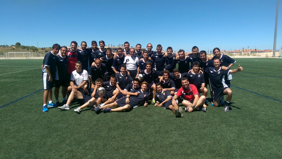 Cristori9's tweet photo. Vamos guachos! Ya somos entrenadores UEFA PRO! @MarioEscolante @Lsauras7 @LlorenteMikel @J_A_Indiano https://t.co/HbySvoG8OG