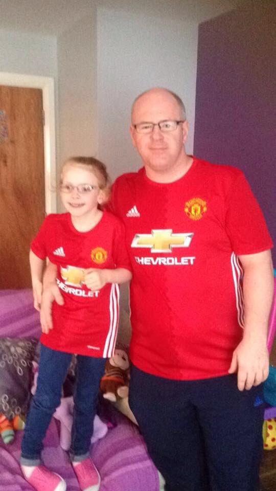 sarahk1187's tweet photo. #autismprincess #mygirl #beautiful #fatheranddaughter #myfiance #myworld #matchingtops #manchesterunited #newjersey https://t.co/LJD9fN1zOK
