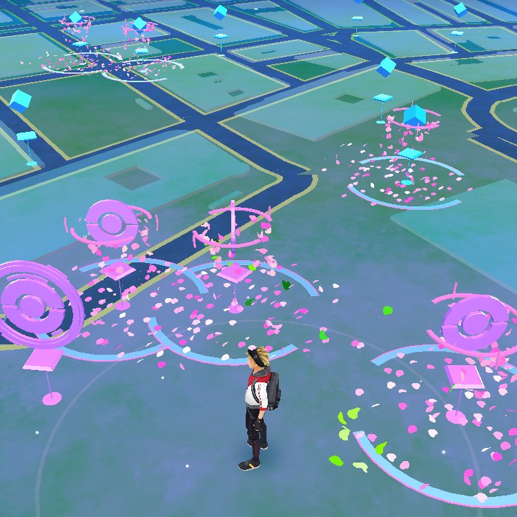 _PokeGoTrainers's tweet photo. Piccadilly Gardens in #Manchester was lit with Lures last night! Shoutout to everyone that was there ✌🏻️ #PokemonGO https://t.co/ieB3If0ByM