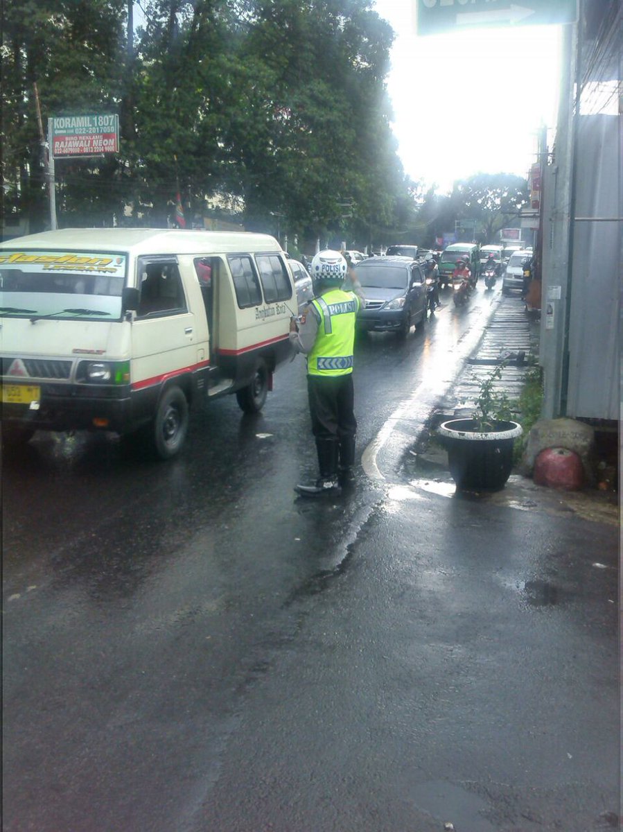 KilasBandung's tweet photo. 15.45 wib Arus lalin jl.setiabudhi - ledeng pasca hujan ramai lancar #RTMCjabar via @tmc_restabesbdg  https://t.co/JlcPBu3Upx