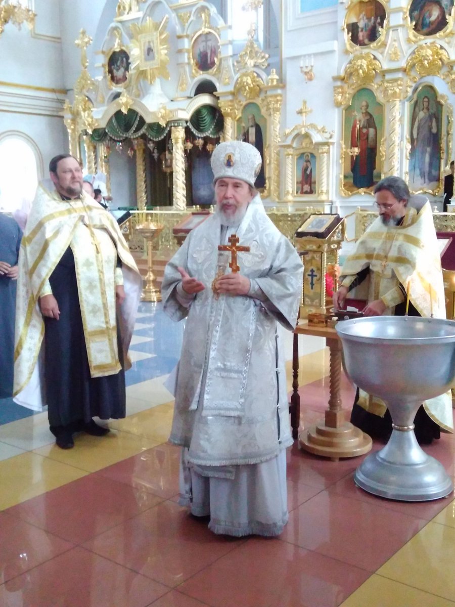 "Отныне ваш малыш находится под защитой Господа.Крепкого здоровья вам и малышу"отметил митроп.Симб.и Новос.Анастасий
