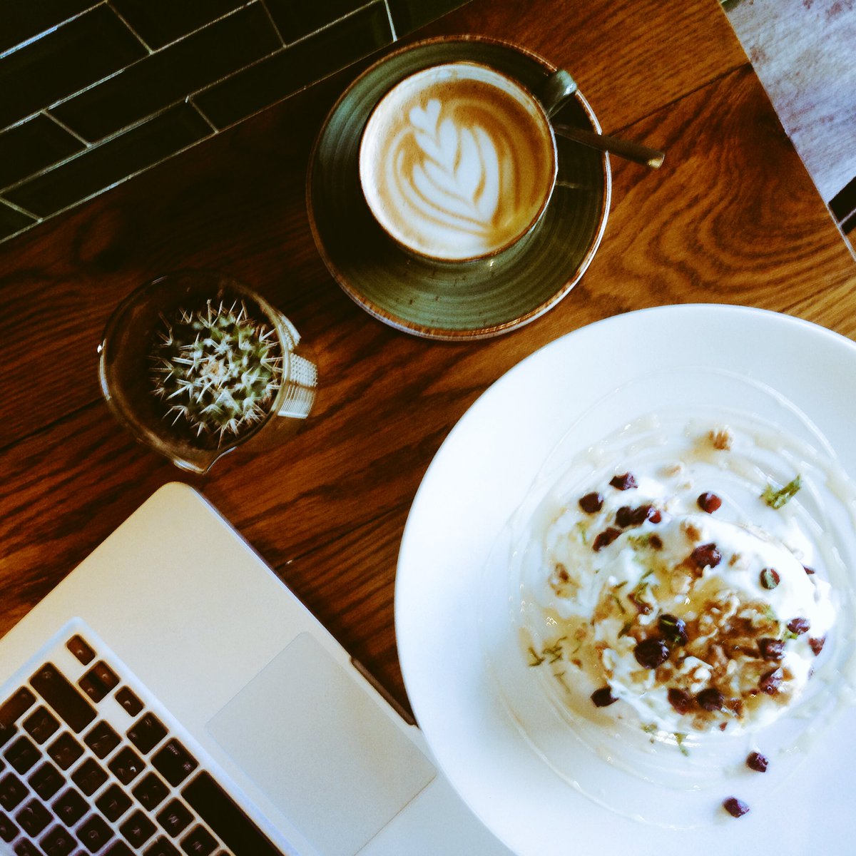 Nkgabi_Motau's tweet photo. Really dope #coffice in Parkhurst. Wifi, protein Flap Jacks, the works.  #GroveGreenCafe @grovegreencafe https://t.co/Z7qIGswkke