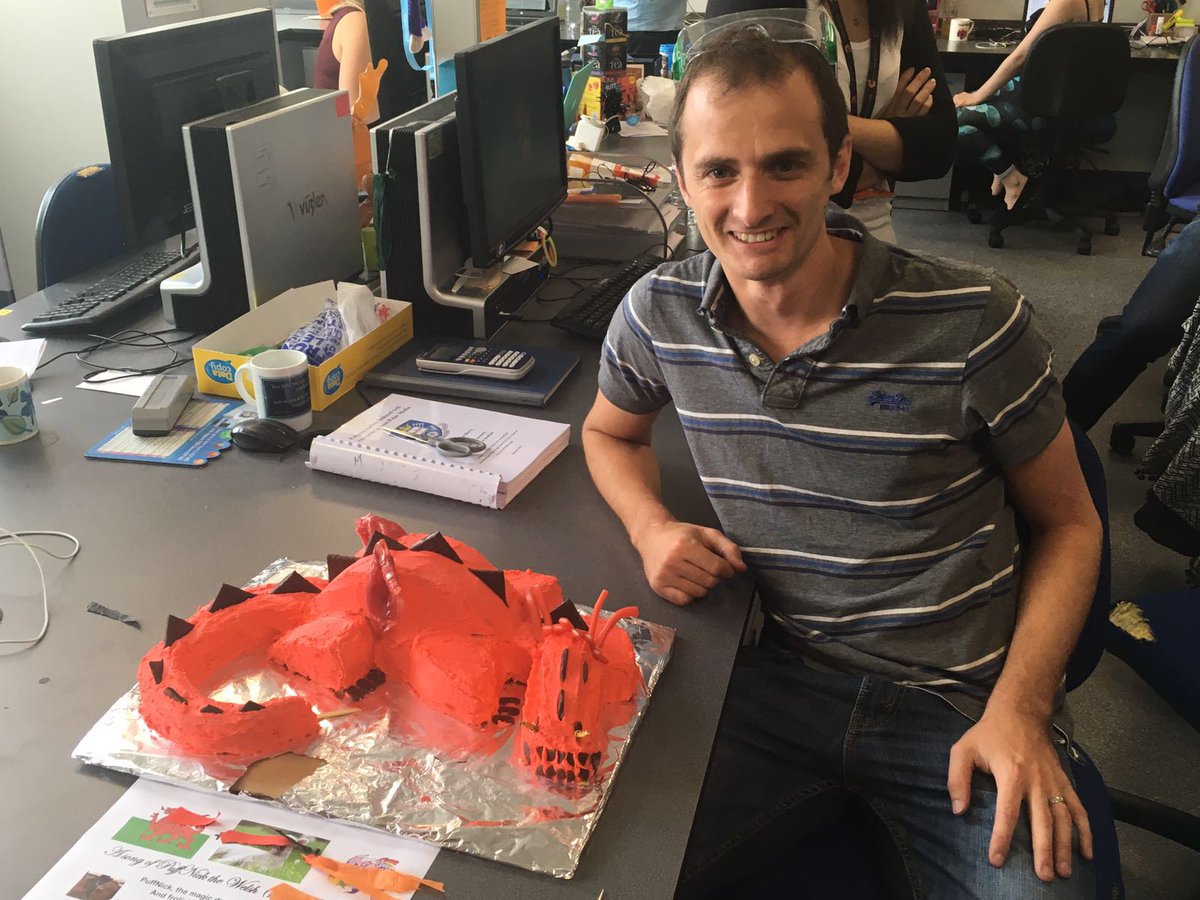 ArmesGroup's tweet photo. Welsh (magic) dragon PuffNick leaving cake for @njwarren1 https://t.co/M5lX7TLVEq