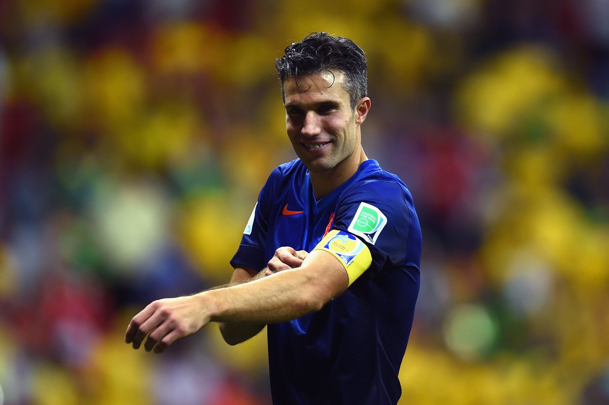 BREAKING: We've suspended betting on Robin van Persie signing for #Rangers #LadbrokesPrem