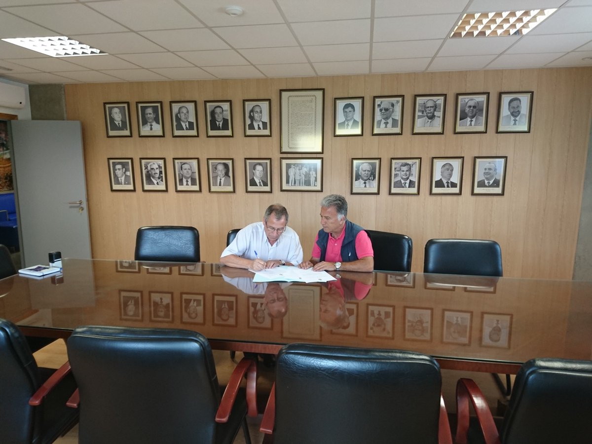 UDLP_Oficial's tweet image. Firma del convenio de colaboración con la AD Estudiantes Inter Playa Honda de Lanzarote, en la sede social.