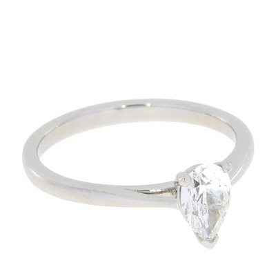 DurhamRoseUK's tweet photo. A stunning #pear #Diamond #Solitaire #engagement ring with a cathedral #platinum shank https://t.co/b1vplStnaS https://t.co/qVGktya8Kg