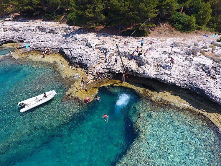 chaseTHEdonkey's tweet photo. RT @Croatia_hr: Crystal clear sea at #Veruda #FratarskiOtok #Istria 

Instagram photo by @timotej https://t.co/xDrveiuych