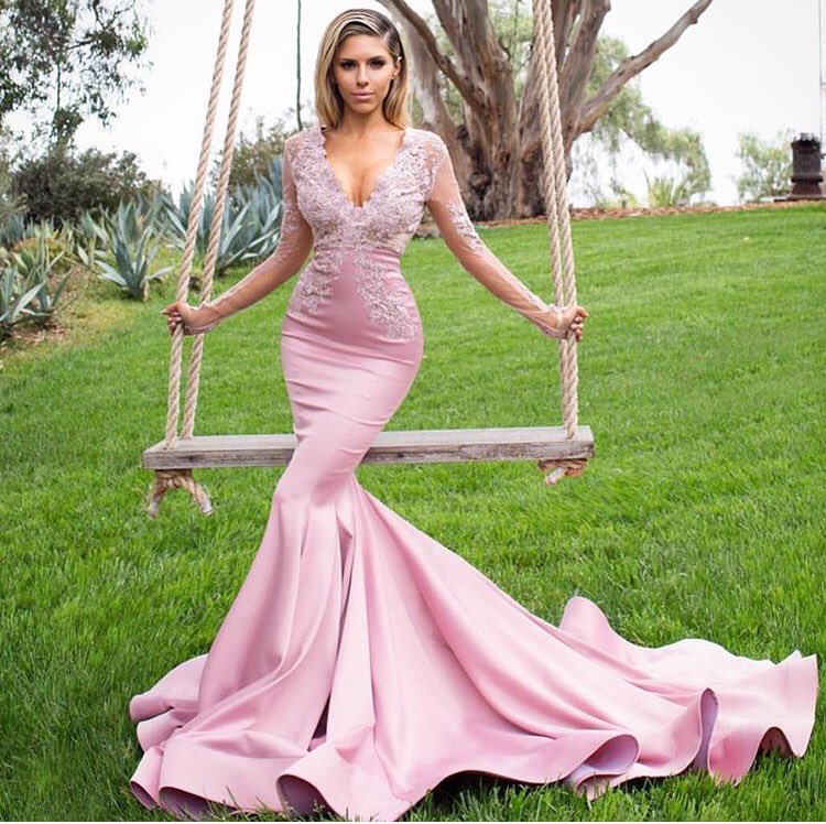 helloperfete's tweet photo. Reception dress anyone? 💕💖💕💖Dress by #waltercollection photo by @dukeimages #weddings #apweddings #weddingslayer https://t.co/WLCUYb1NjM