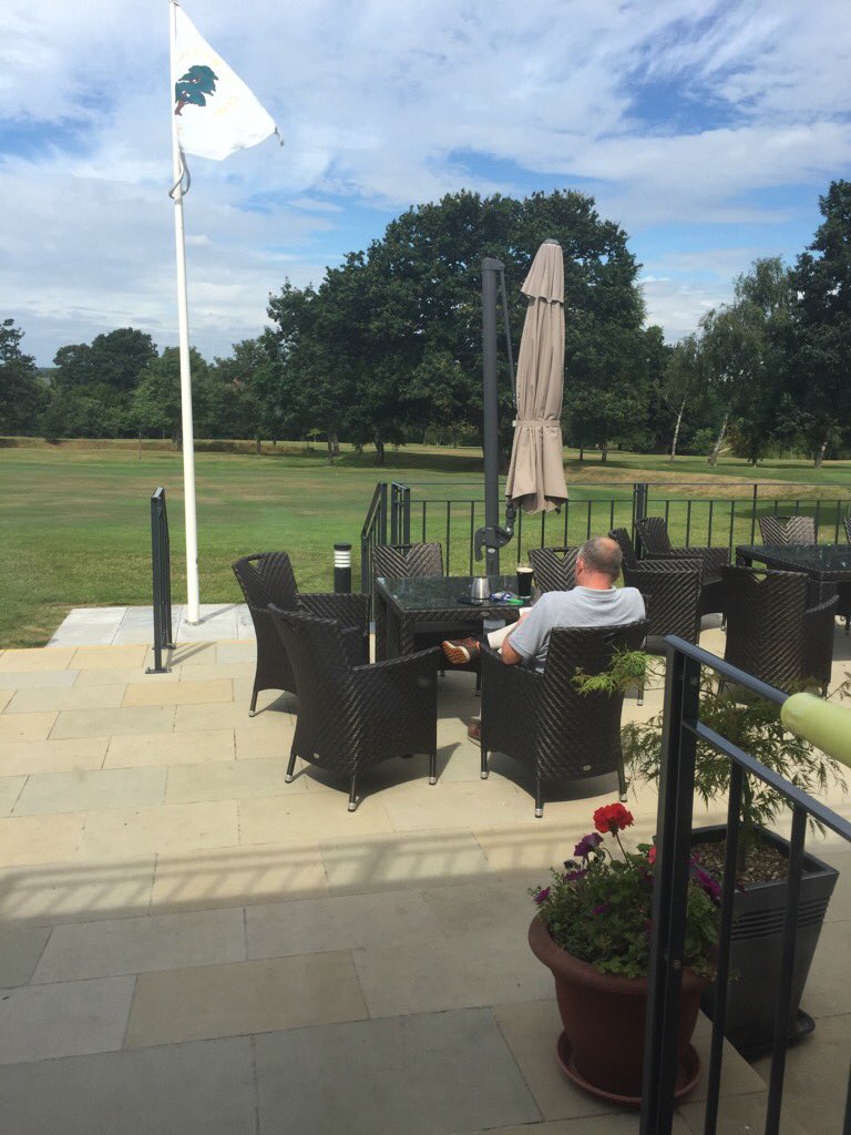 lastminutepete's tweet photo. It's 11.03am and a lovely morning here @HillingdonGolf time for a pint of Guinness overlooking our beautiful course https://t.co/dFGmsLR0zz