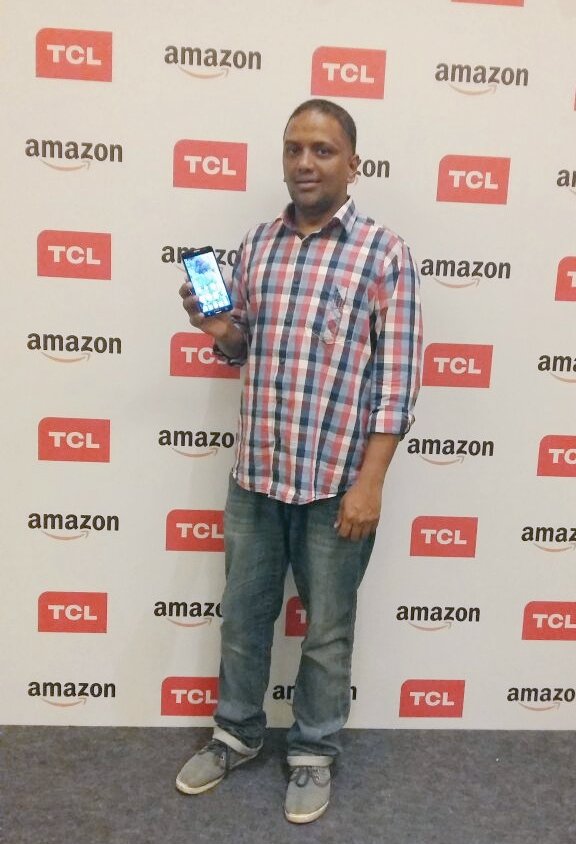 tcl_india's tweet photo. Spotted at the TCL launch is @dhempe thanks for stopping by! #TCLinIndia https://t.co/IY2qBf02G9