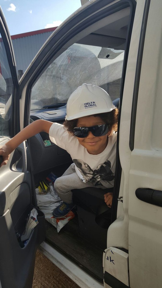DeltaGlobal1's tweet photo. Starting them young, our new apprentice! :) #hardhats #EWI #Render #construction https://t.co/qul5jxzh7W