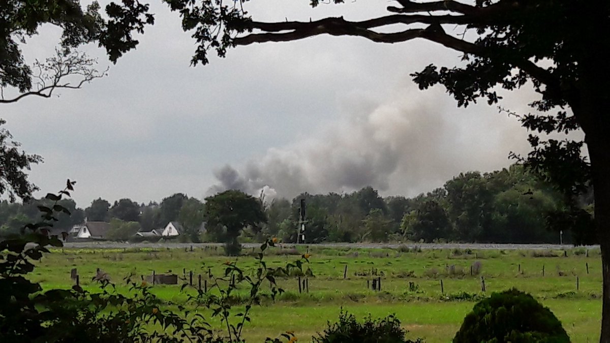 Ennodeboer's tweet photo. De #brand in #Vroomshoop gezien vanuit #Geerdijk @rtvoost @kevingerrits41 @tomvandenberg https://t.co/vhSZ0gS9Ya