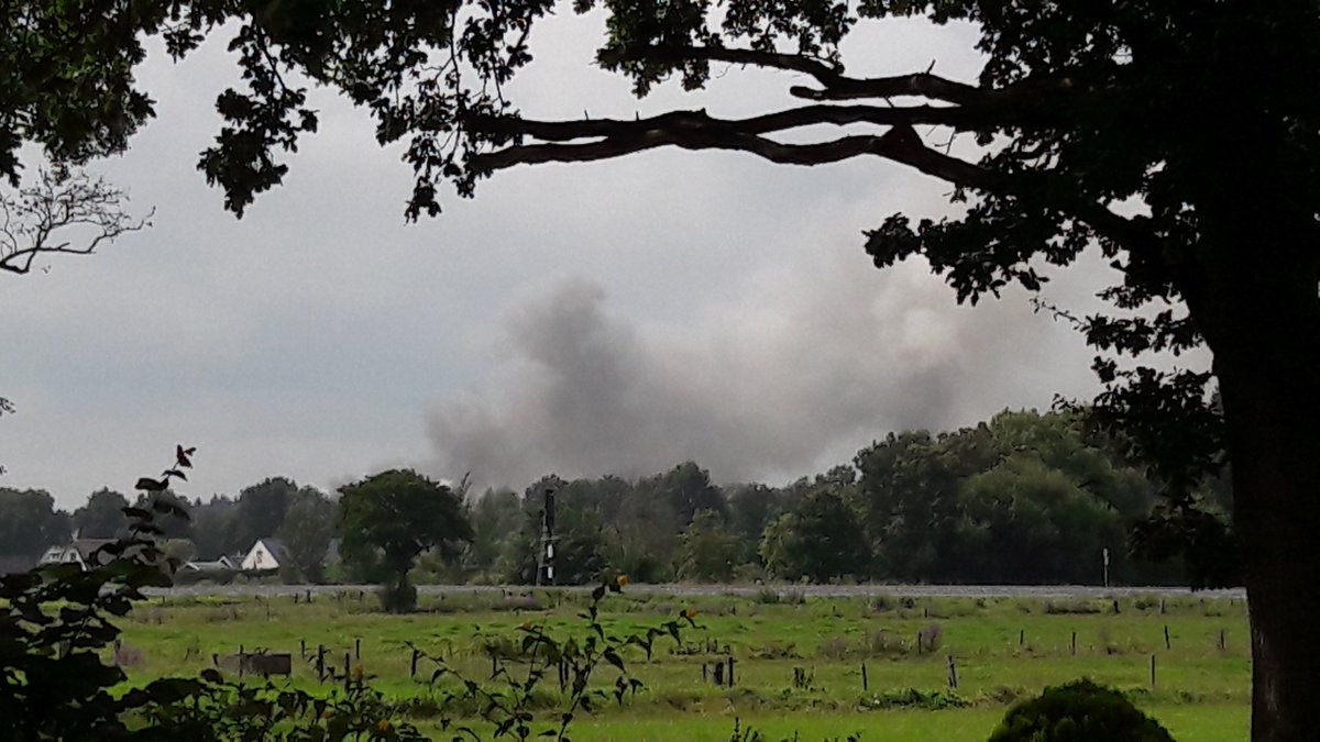Ennodeboer's tweet photo. De #brand in #Vroomshoop gezien vanuit #Geerdijk @rtvoost @kevingerrits41 @tomvandenberg https://t.co/vhSZ0gS9Ya