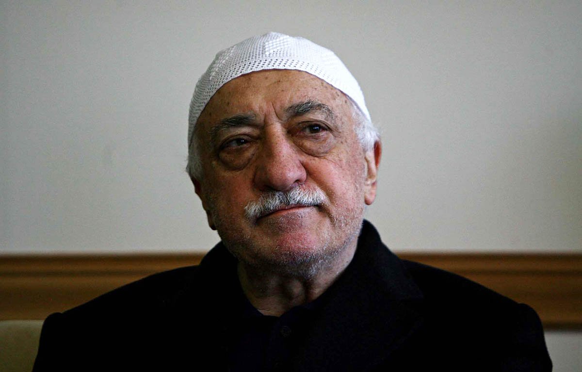 stargazete's tweet photo. ABD'de FETÖ'yü araştıran yönetmen: Darbe girişimine şaşırmadım https://t.co/qz4xvgjCfB https://t.co/aJOhVLdlAy
