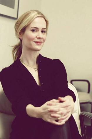 femmecamp's tweet photo. sarah paulson smiles like she knows your deepest darkest secrets but would never betray your trust by telling anyone https://t.co/xVBMhOxenX