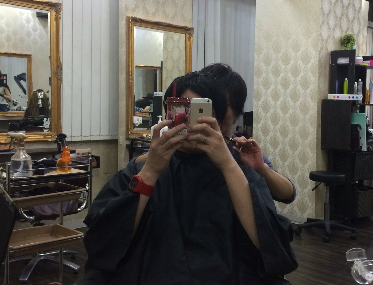 幸太郎 エロい人は髪伸びるの早い という言葉 迷信ではなく 人は 起きてる時間に髪が伸びる 夜更かししてる エロい事してる らしいよ