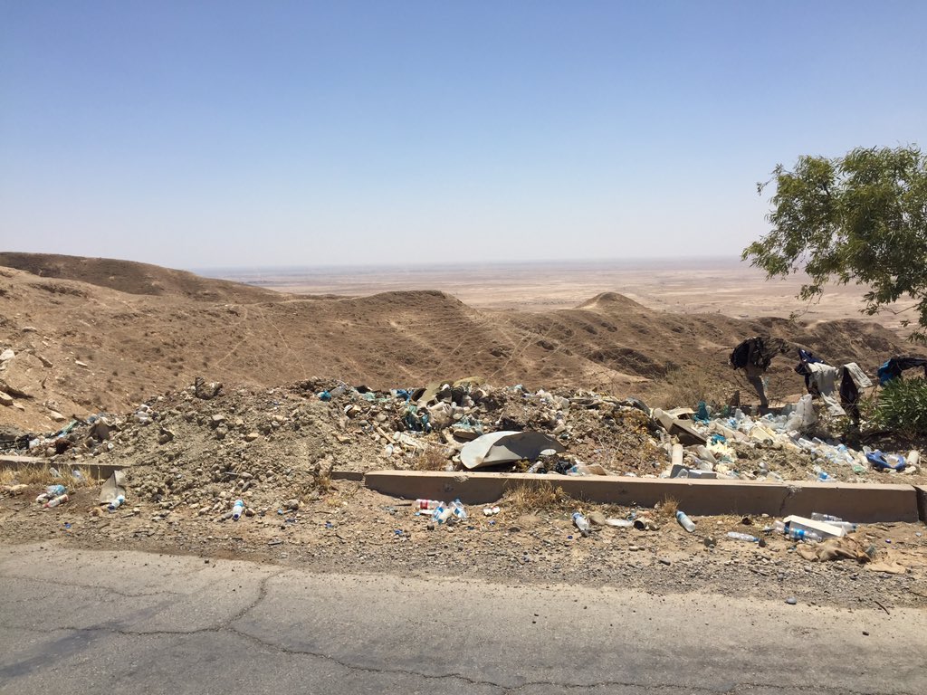 في جبال مكحول 
لتوزيع العلاج لابطال الحشد الشعبي والقوات الامنيه 

#نهزم_داعش