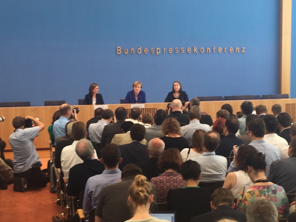pedalh's tweet photo. Bklin Merkel steht nach wie vor zu ihrem 11 Monate alten Satz "wir schaffen das", trotz der islamistischen Attentate https://t.co/PkNCWvjRsA