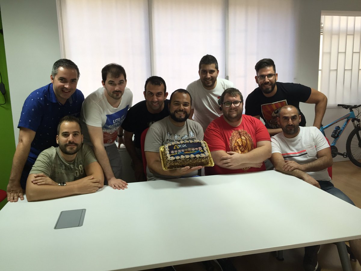 0xeiser's tweet photo. Hoy estamos de celebración, ¡cumplimos nuestro primer año en la oficina! 😁😊 #SomosGaming #Somos Gaming https://t.co/znyshxnKLH