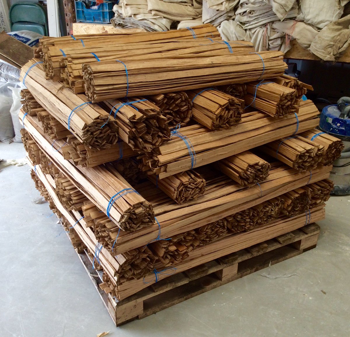 RyedaleP's tweet image. Delivery from @CoyleTimber of hand riven laths for ceiling repairs &amp;amp; they smell divine; woody, musky &amp;amp; fragrant #oak