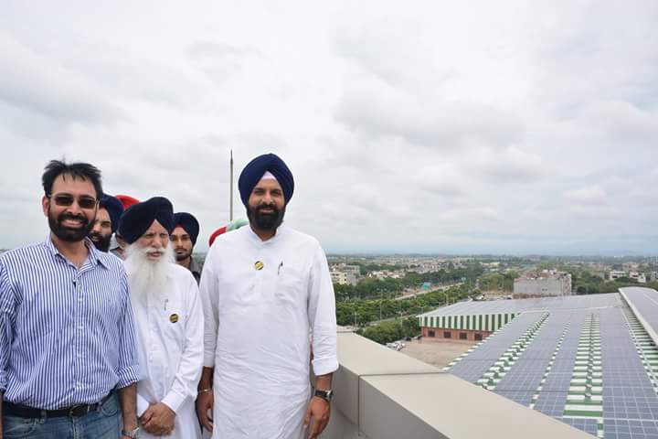 DeepSethi10's tweet photo. Punjab achieved another #SolarMilestone with &amp; inauguration of the country second largest single rooftop 2MW project https://t.co/S43Mfr9DIu