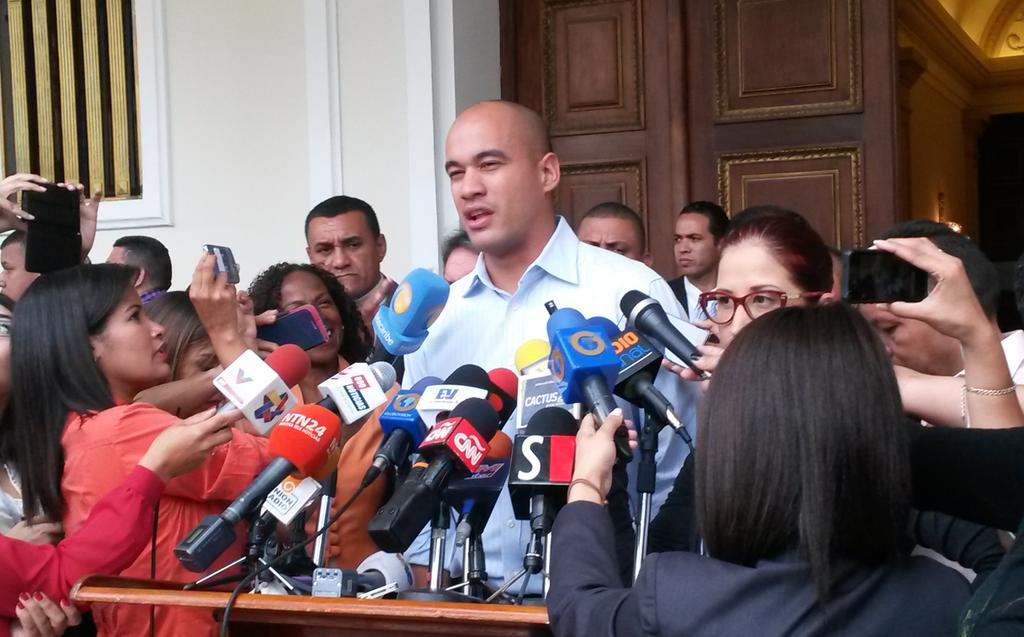 PsuvMirandaVE's tweet photo. Dip. @HectoRodriguez: nosotros tomaremos las medidas legales pertinentes sobre este caso #MUDNiUnaLeyAlPueblo https://t.co/F5gzxmRsAm
