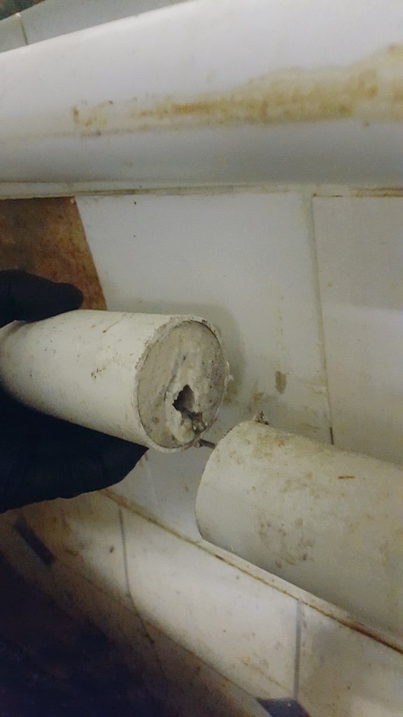 pdplumbers's tweet photo. Blocked waste pipes in a #miltonkeynes #pub today. Loverly! 😷 https://t.co/47UEeP5tik