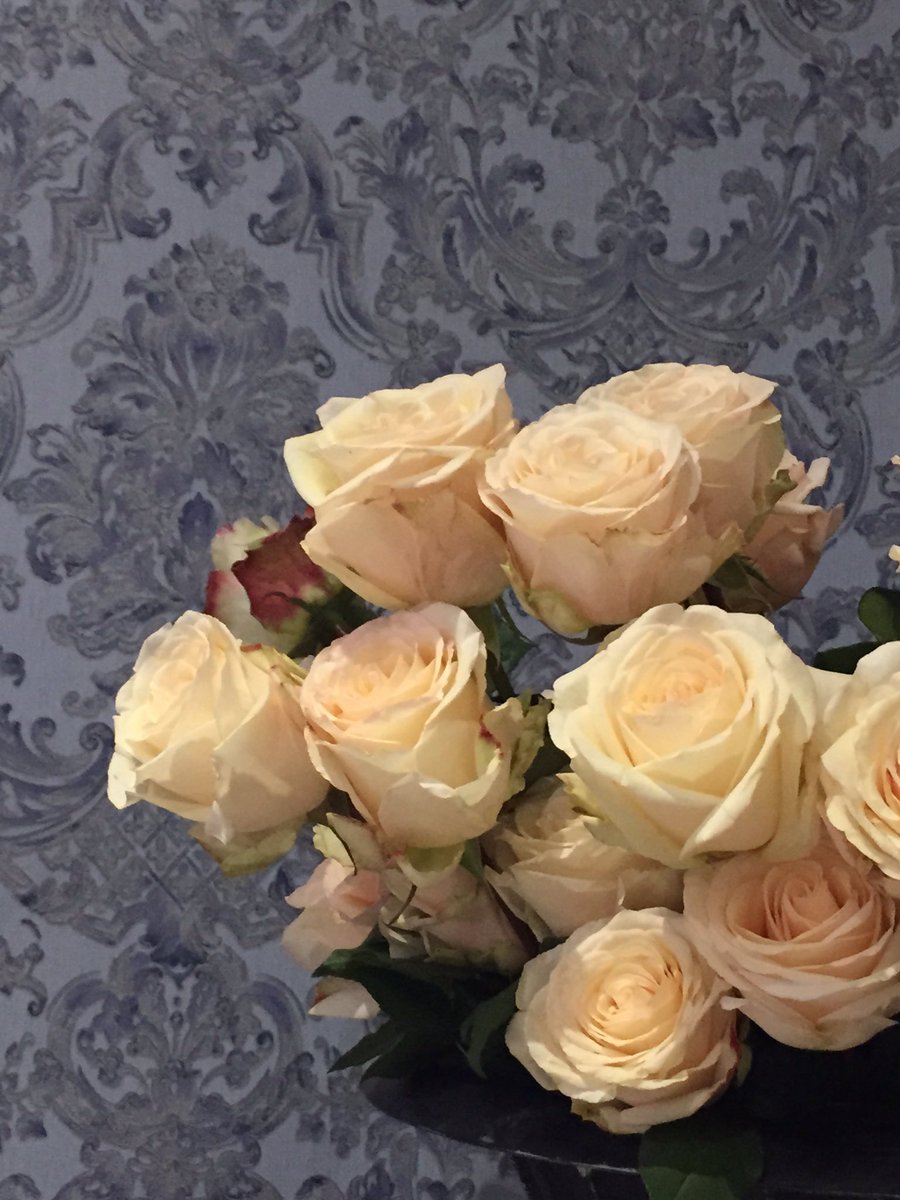 artsynibs's tweet photo. Guess where I stopped by today!  @GeminiFloristry #ManchesterHour #thepresstent https://t.co/u92W1HNvbM