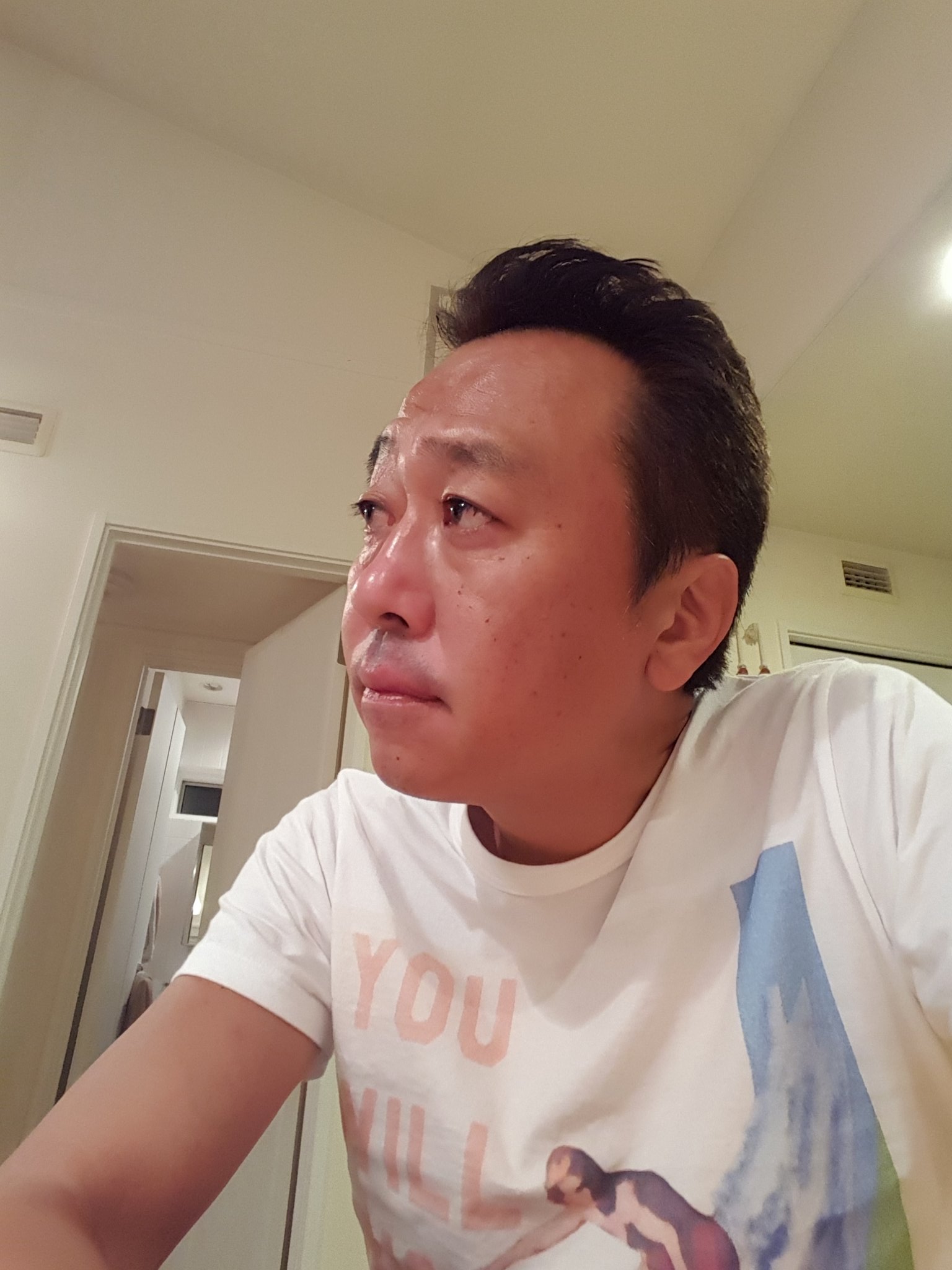 三村マサカズ Twitter પર 起きてたりして 娘がお風呂入ってるから時間潰してたのに お風呂入んなきゃと思って お風呂入ろうとしたら 娘が入ってた 酔っ払い T Co 6zxqdq0ycn Twitter