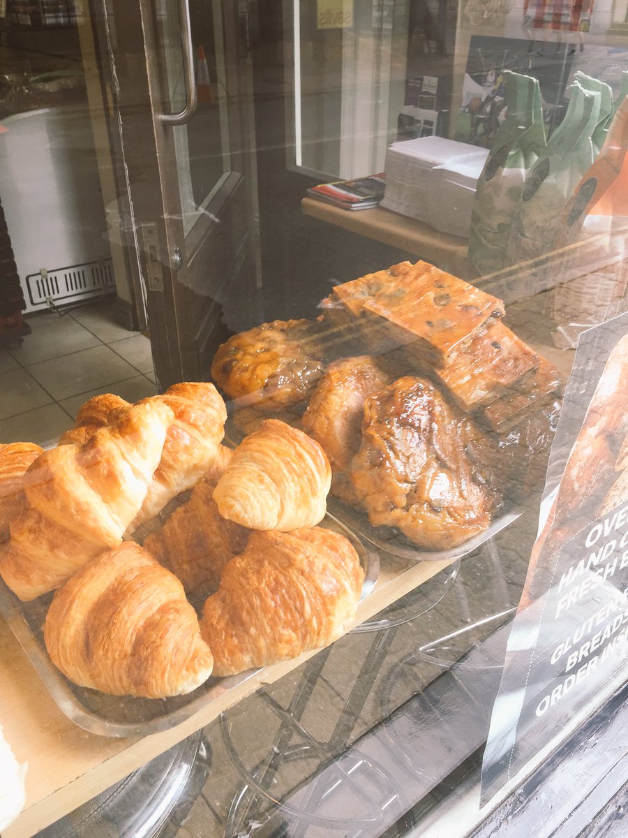 The window display in our Cirencester shop looks amazing this morning #realbread #Cirencester #cotswolds