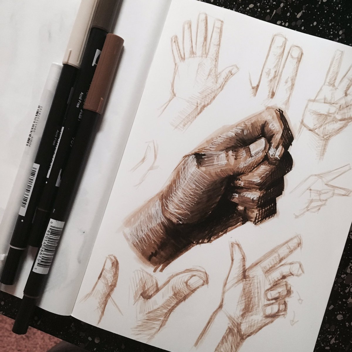 HGLucky13's tweet photo. A #dailydoodle #marker #sketch from yesterday. Now to figure out what to draw tonight. #art #LFox #IForgotHowToFun https://t.co/JlihiTYKj4