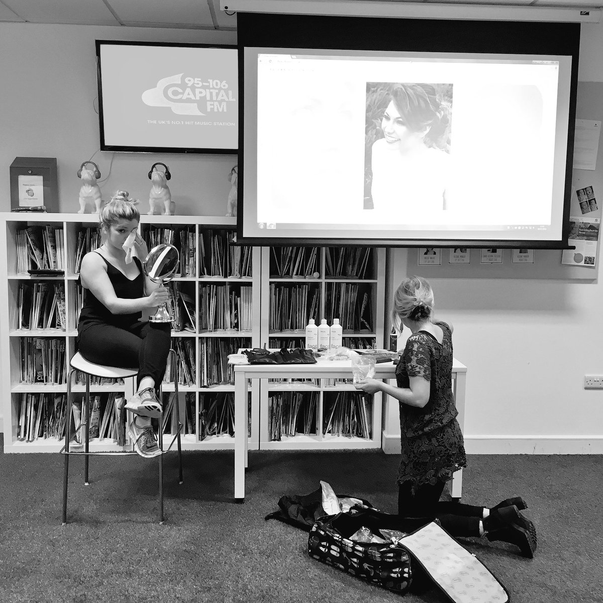 Peg_beauty's tweet photo. Setting up for the make-up masterclass with our very own @flicksoflondon💄💋💅🏻💇🏼 https://t.co/mQmHE5KJZu