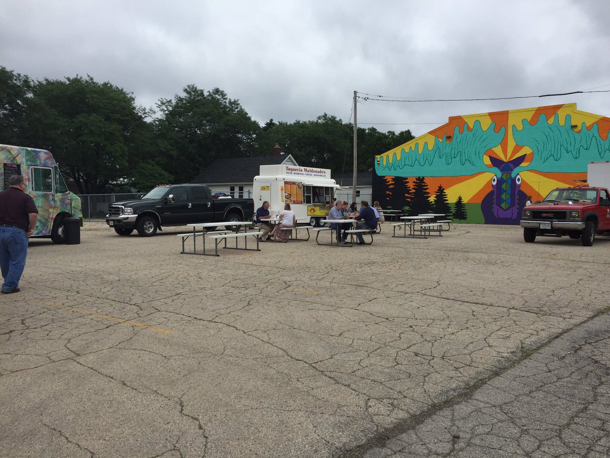 LookUpArt's tweet photo. Your lunch today should here. #LunchwithMorty #greenbay https://t.co/9PkhAgdoyw