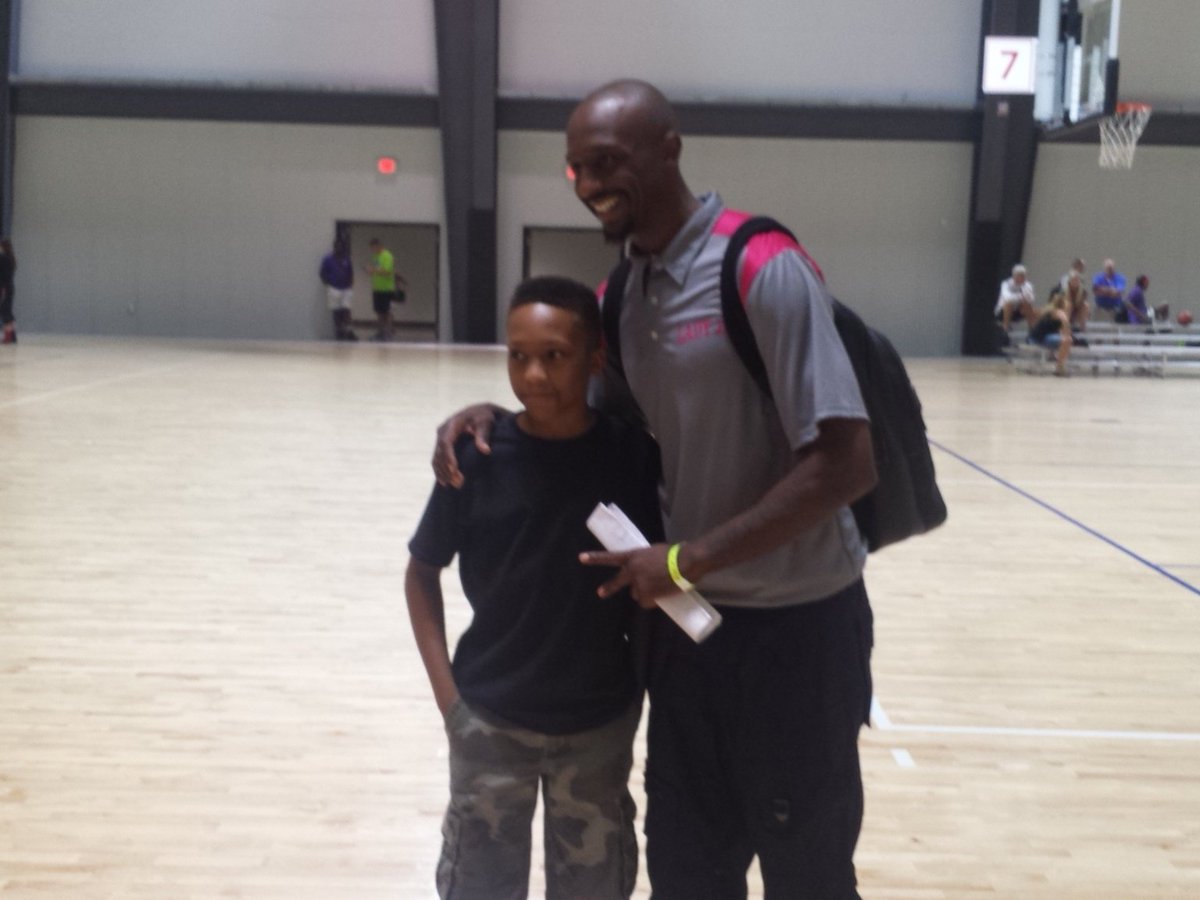 LadyDriveNation's tweet photo. Always willing to  take pictures with the fans ..#1programinthecountry #whosereadytogetserved https://t.co/e9ktok6LzC