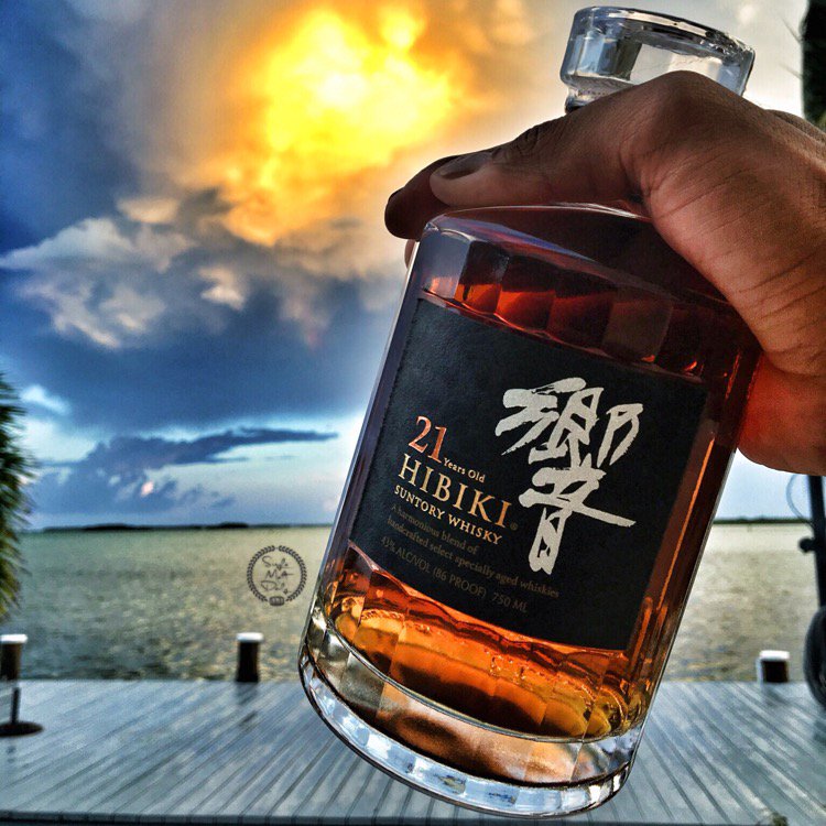 singlemaltdaily's tweet photo. #Hibiki #21 over a killer #sunset in the #Florida #keys. #Blended #Japanese #whisky #whiskey #liquidgold #scotch https://t.co/yiF4onp9Ba