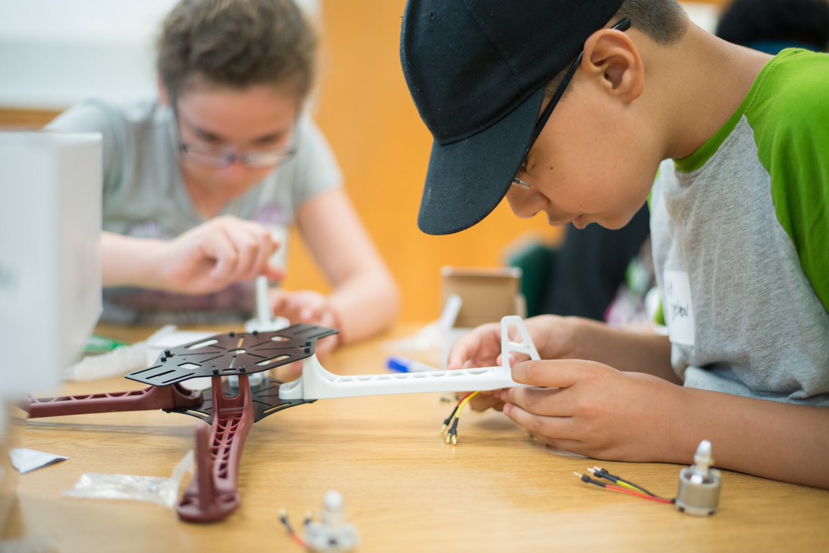 horizonsdc's tweet photo. Building drones with @KashmirWorldFDN #STEAM #Sixweeksofhappiness https://t.co/iOQZXajGSp