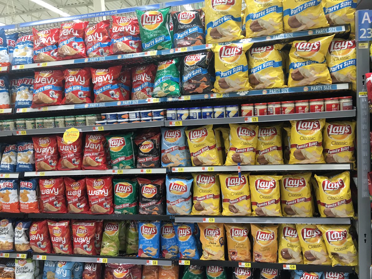BetCauhe's tweet photo. Què hi ha més gran que family size? Doncs Party size #walmartexperience #USA https://t.co/gLFAvezTq3