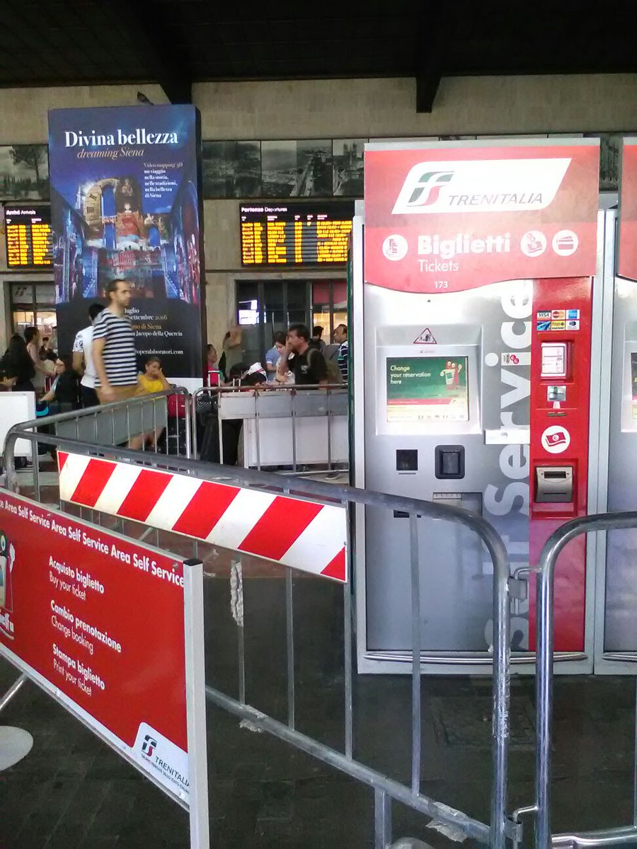 GiovaniFitTosca's tweet photo. Stazione #Firenze Smn: tornano le transenne - https://t.co/118zaZMEsC https://t.co/DugGsKLiIO