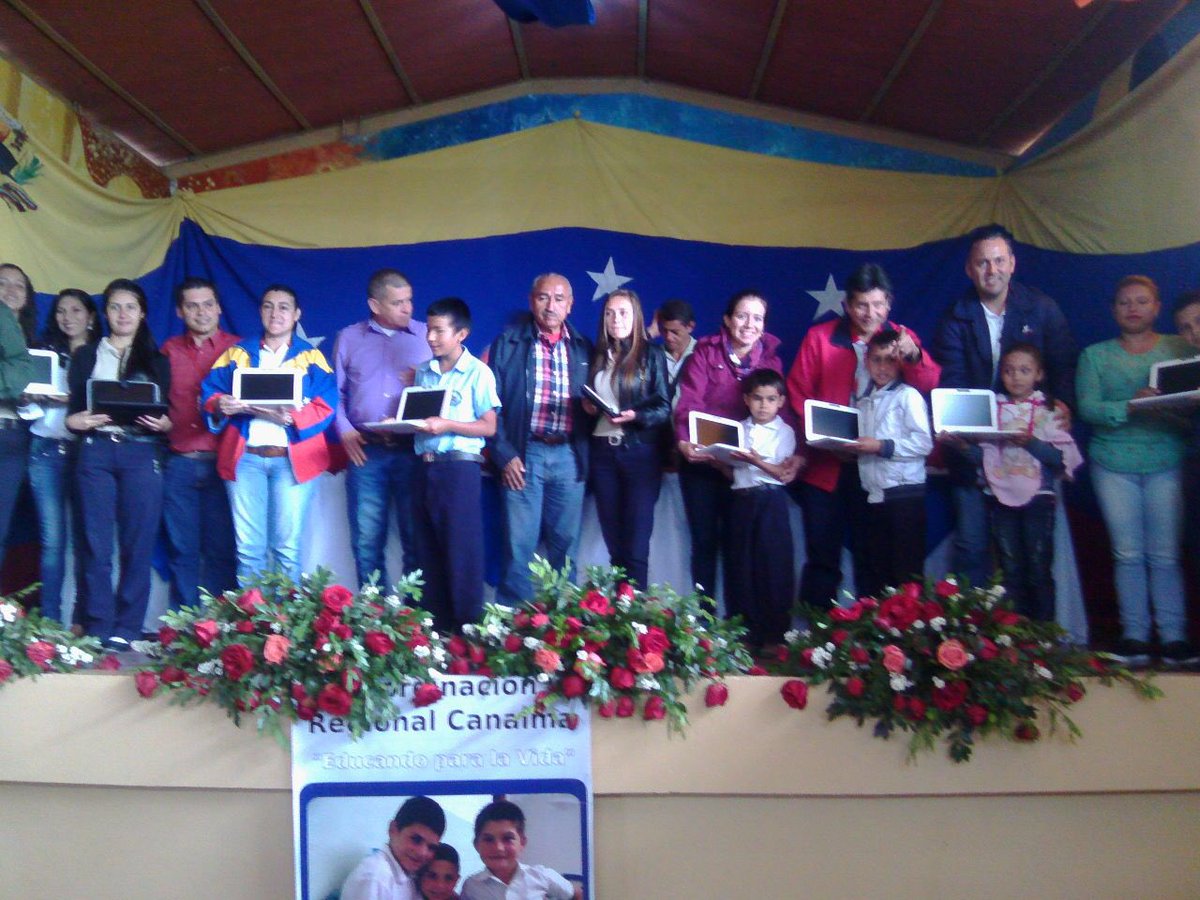 Cerramos este año escolar 2015-2016 beneficiando a l<a href="/s/">『S』</a> niñ@s y jóvenes del municipio Sucre con sus equipos Canaima