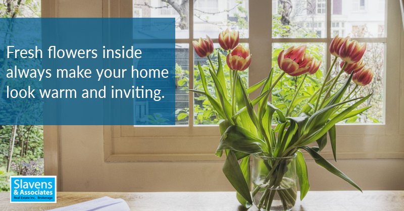 SlavensFreeman's tweet photo. #RealEstate #ListingTip: Fresh flowers inside always make your home look warm and inviting. https://t.co/1sZUx1iTVd https://t.co/paHv5peSEn