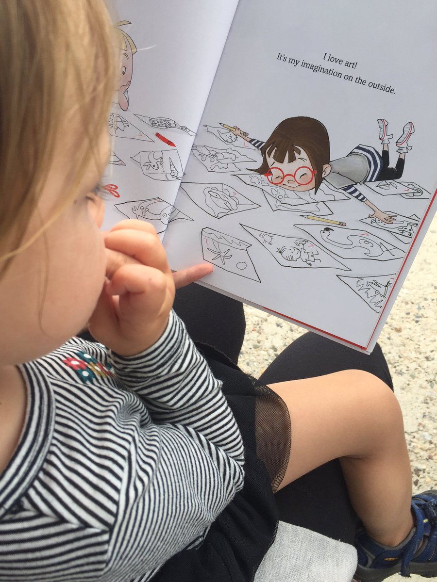 katherinec424's tweet photo. @kellylight @helloemilyarrow we love singing and reading #louiselovesart https://t.co/bIsifeu9qx