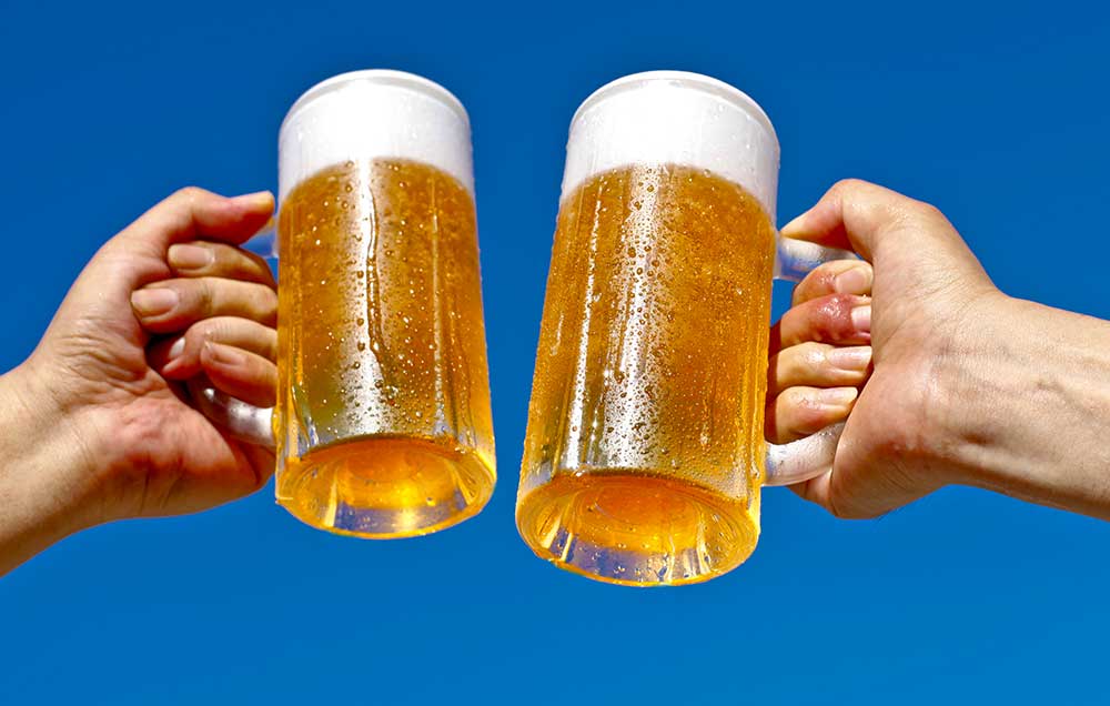 MensHealthMag's tweet photo. 7 healthy reasons to drink beer: https://t.co/efRzdgInqY https://t.co/4XO16yLJD3