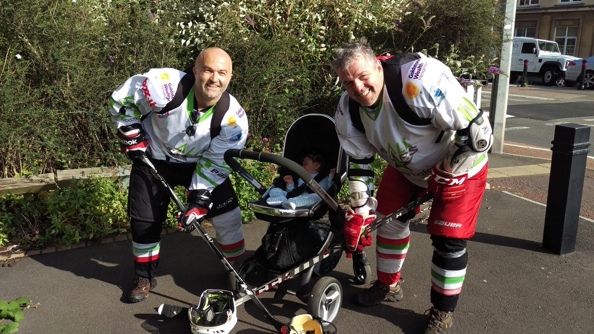 fullkitwalkers's tweet photo. This is what makes the whole walk worthwhile. Lovely Scarlett coming out to see us. #Motivational @DevilClair https://t.co/hgV1yQFBqo