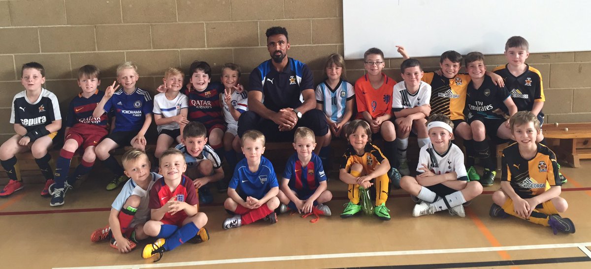 CUCoachDom's tweet photo. Big thank you to @leonlegge32 for coming down for a visit! The children loved it #FirstTeamThursday https://t.co/8cQojqJ2lo