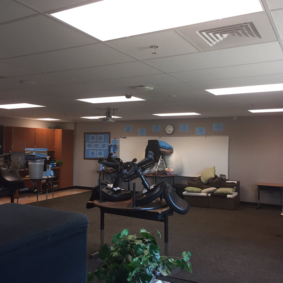 6PLTE's tweet photo. Time to get set up for the new school year!! https://t.co/ZqH3GZXHap