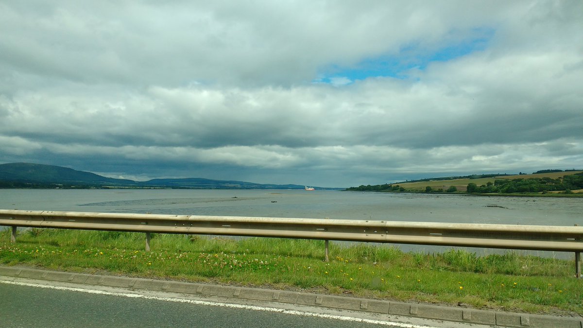 HalpinRebecca's tweet photo. Headed NE.just passed Inverness listening to radio programme bout cheese.hungry now! Missing mountains #bitflat :) https://t.co/i6eBzlpDMT