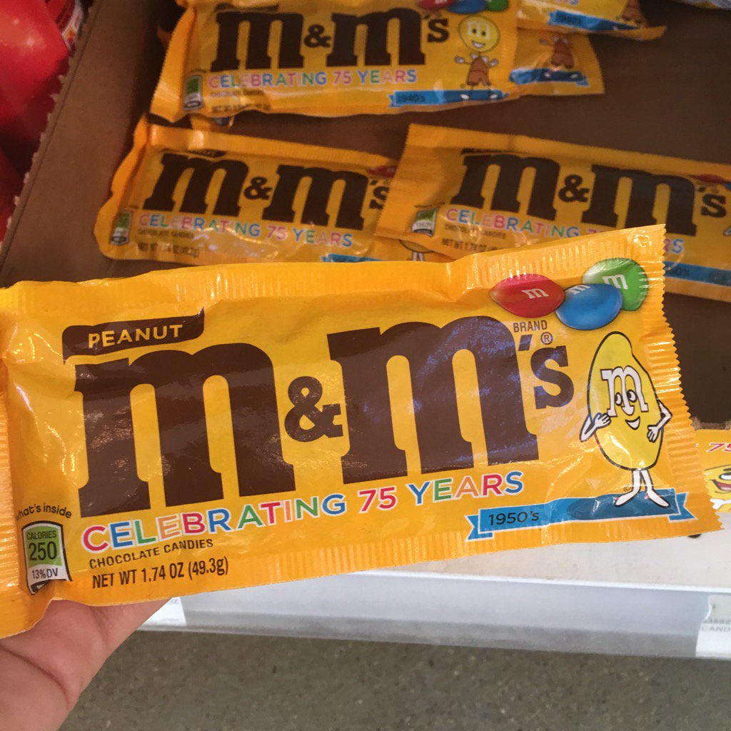 starmoon's tweet photo. Yum. Peanut M&amp;M's are the way to go. #MMSThrowback #ad @mmschocolate https://t.co/9bbEGzMkHU