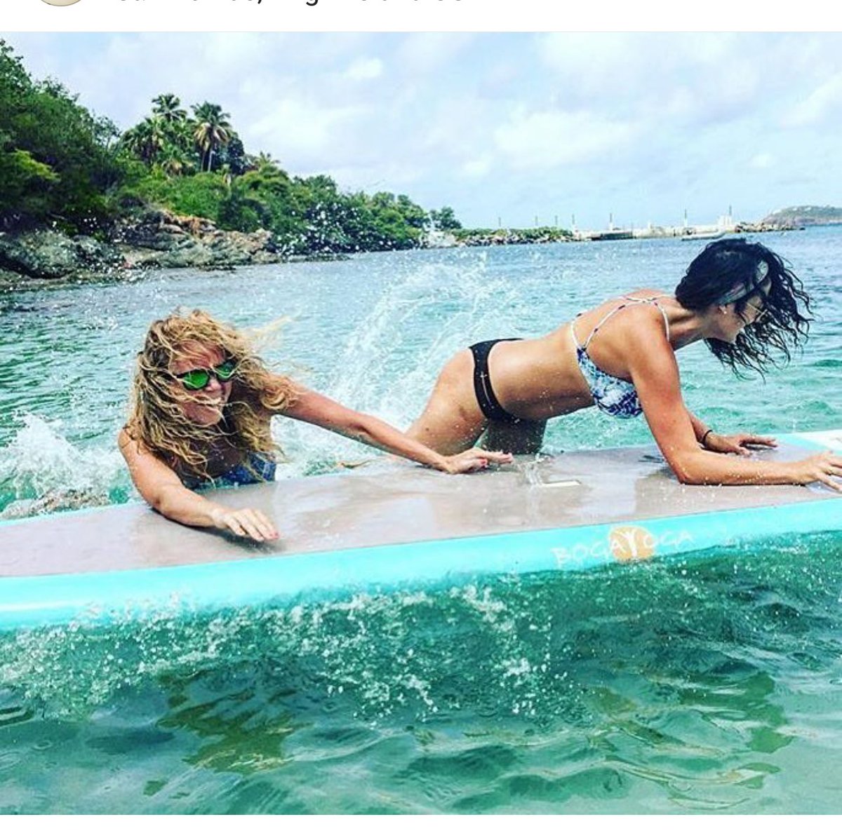 MegsEndeavors1's tweet photo. #paddleboarding #yogalovers #bogayoga St. thomas USVI #summer #fun https://t.co/Id9U1M4Xmx