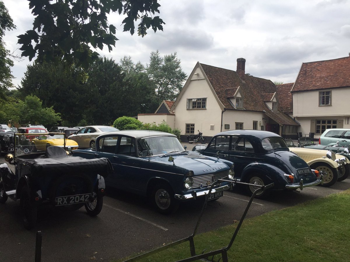 thecrownhartest's tweet photo. Today we had Colne Valley Classic & Vintage Car Club join us today. What a beautiful addition to the car park #CVCVC https://t.co/SkyF9uaggi