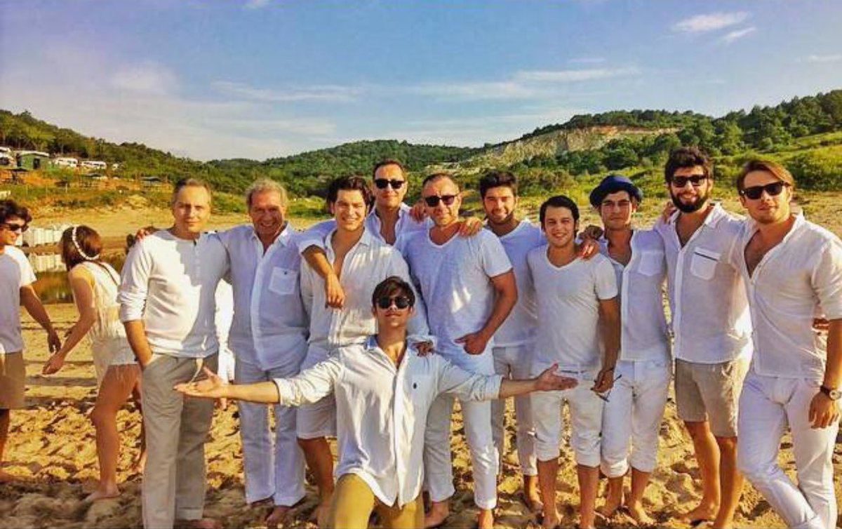 ahsenozden's tweet photo. En güzel ekip 🙌🏻 #medcezir https://t.co/v12tbgqzZm